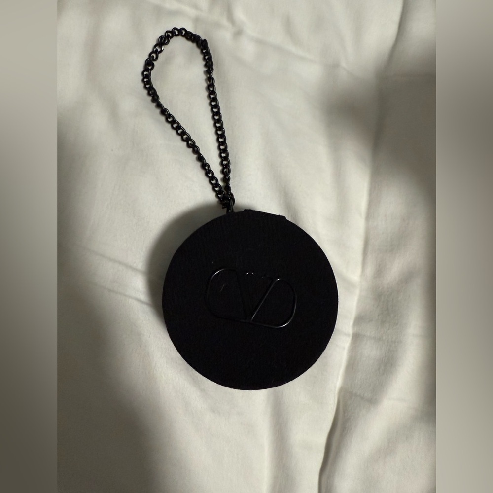 Valentino Black Round Coin pouch with chain! New without tags! 🖤